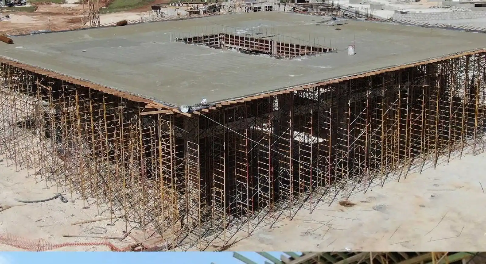 Ingeniería de encofrado para losas de gran altura
